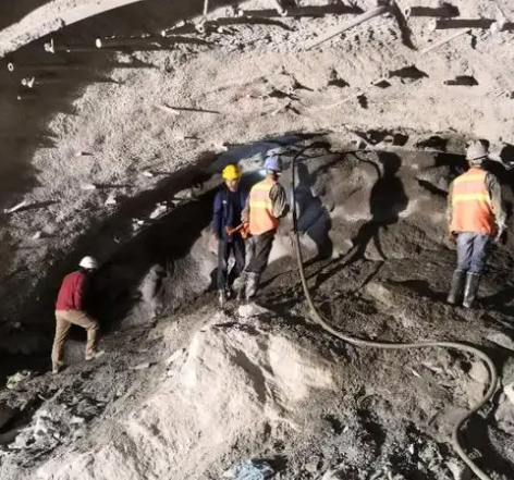 库伦拱顶带模注浆料的施工流程及注意事项